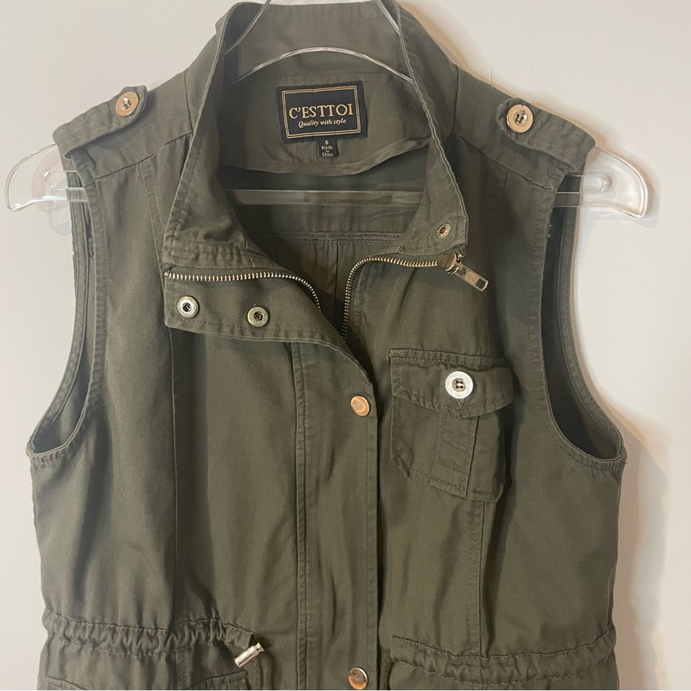 Green Sleeveless Cargo Vest  drawstring waist Zipper and button closure - Picture 9 of 10